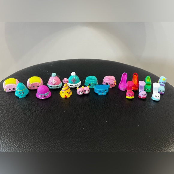 Shopkins Clothes/Accessories Bundle - Picture 1 of 1